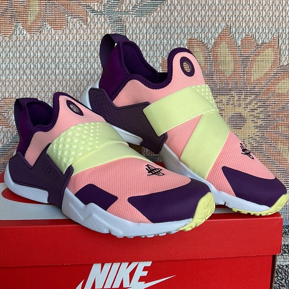 NIKE WMNS HUARACHE EXTREME 
PINK TINT / CITRON TINT
Sneakers 
AV8239 600 - Picture 5 of 16